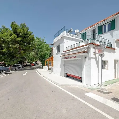 Casa de hóspedes Nada 3*