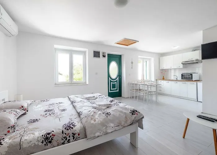 Nada בית הארחה 3*